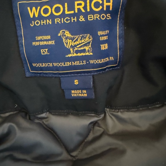 Woolrich parka size small insulated duck down and feathers with coyote fur trim - Picture 9 of 10